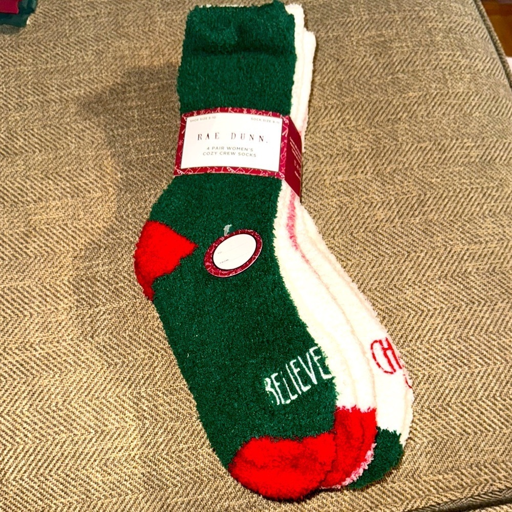 NWT Rae Dunn Cozy Crew Christmas Socks - Green, Red, White 4 pair WMN SS 9-11